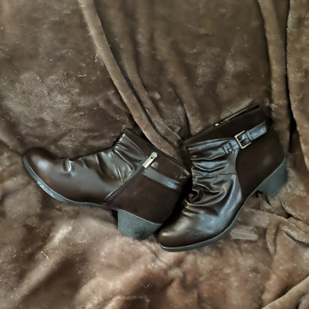 Catherine's Size 11W Brown Ankle Boots Zip Sueded